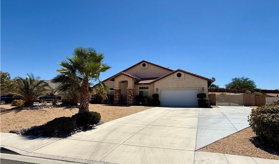 13572 Kurena Rd, Apple Valley, CA 92308 - 5 Beds, 4 Bath