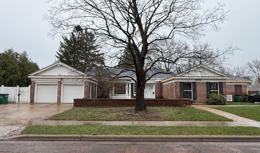 521 ELM St, Wisconsin Rapids, WI 54494 - 8 Beds, 5 Bath