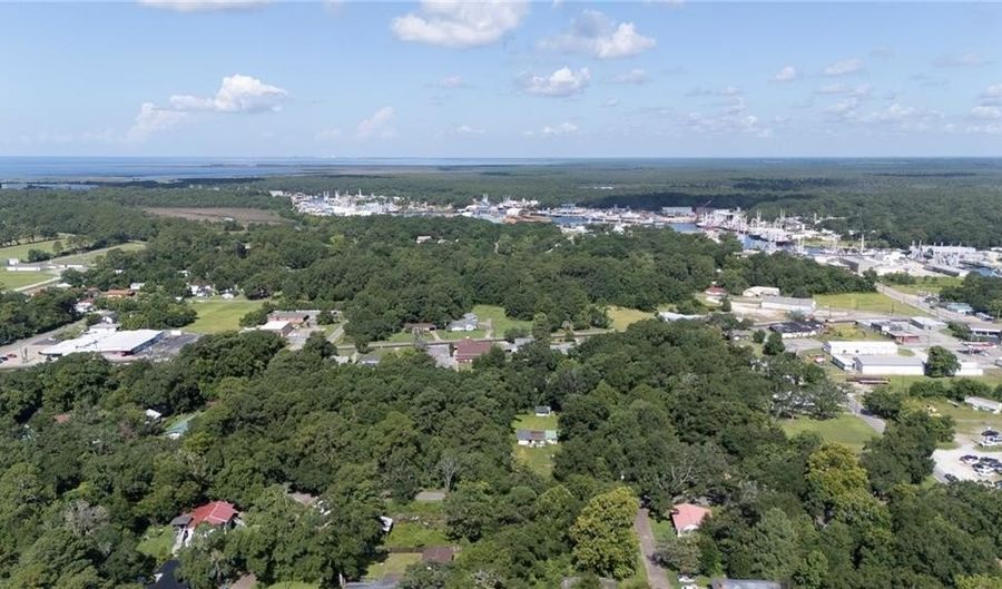 14030 Mars Ave, Bayou La Batre, AL 36509 - 4 Beds, 3 Bath