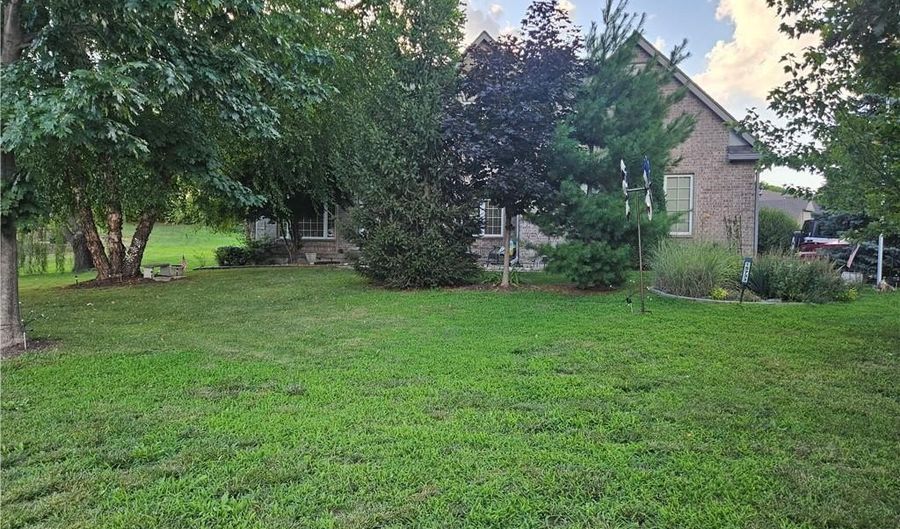 15733 Pine Cir, Basehor, KS 66007 - 4 Beds, 4 Bath