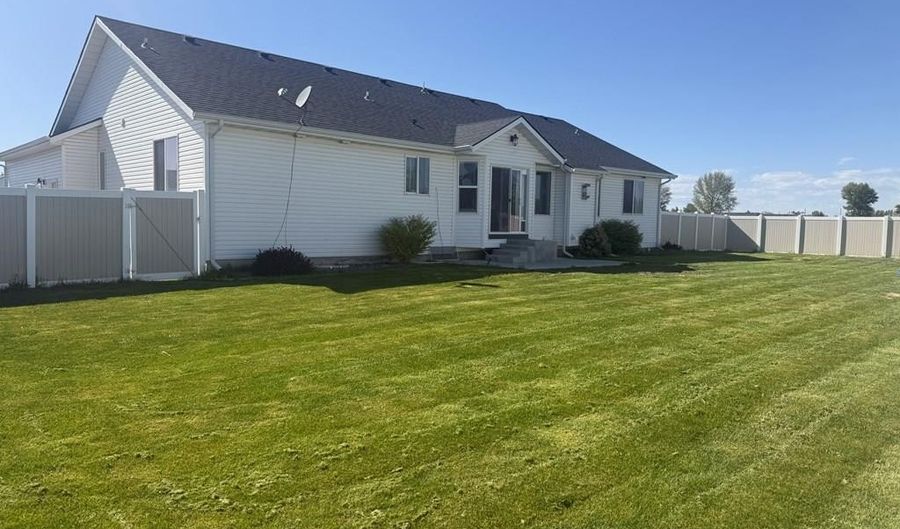 5038 Cassie Dr, Chubbuck, ID 83202 - 5 Beds, 3 Bath