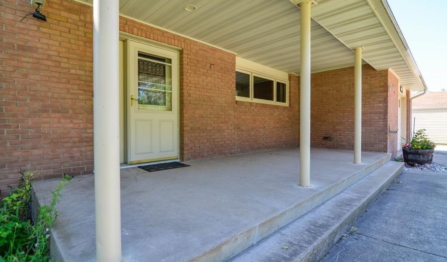 1105 S TIMMERS Ln, Appleton, WI 54914 - 3 Beds, 3 Bath
