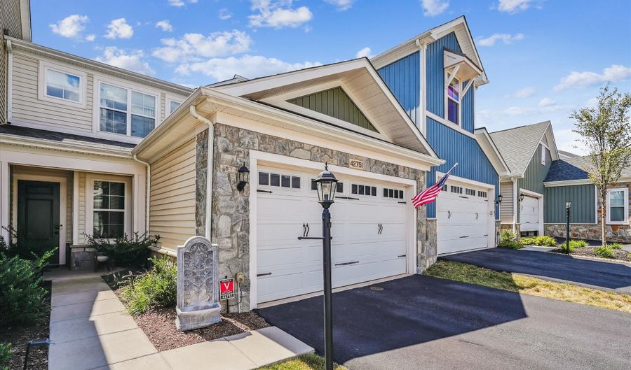 42751 CUSHING Ter, Ashburn, VA 20148 - 3 Beds, 3 Bath