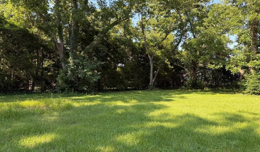 2220 Liberty Expy, Albany, GA 31705 - 0 Beds, 0 Bath