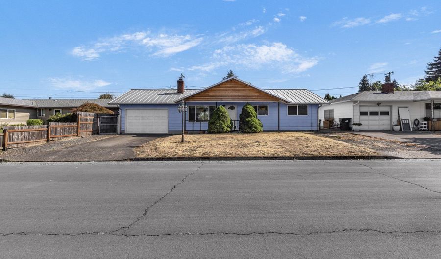 1515 W QUINALT St, Springfield, OR 97477 - 3 Beds, 2 Bath