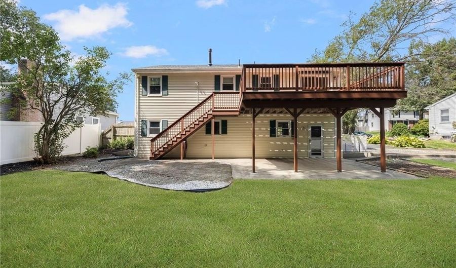 40 ROCKCREST Dr, Cranston, RI 02920 - 3 Beds, 2 Bath