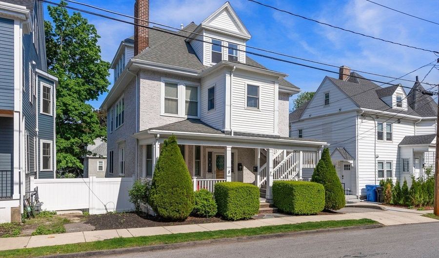 7 Harriet Ave 7, Belmont, MA 02478 - 4 Beds, 2 Bath
