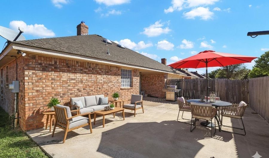 6829 GLENOAK Ln, Amarillo, TX 79109 - 4 Beds, 3 Bath