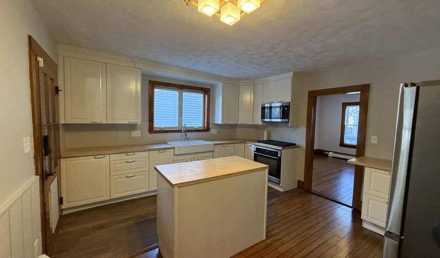 57 Ingraham St, Bristol, CT 06010 - 3 Beds, 2 Bath