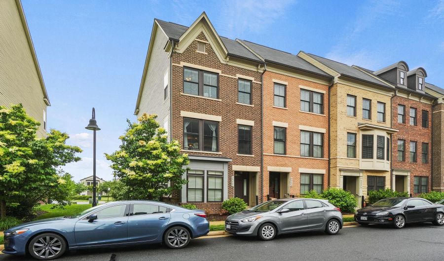 20405 CODMAN Dr, Ashburn, VA 20147 - 4 Beds, 4 Bath