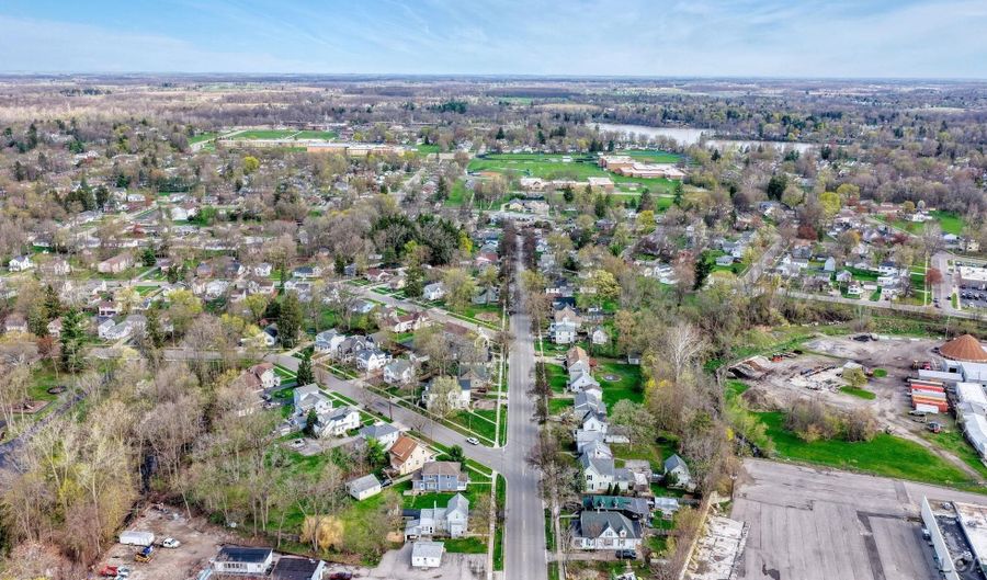 135 Greenly St, Adrian, MI 49221 - 3 Beds, 2 Bath