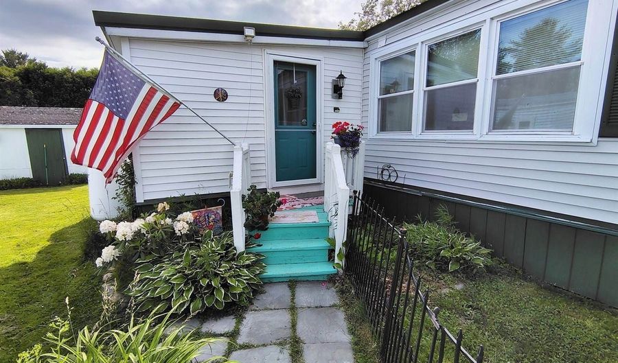 15 E St, Bangor, ME 04401 - 2 Beds, 2 Bath