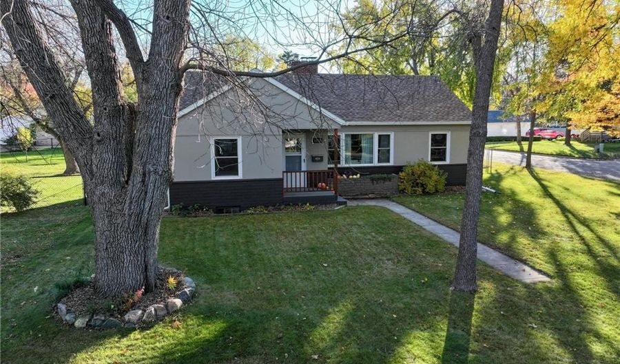 1019 Ash St, Alexandria, MN 56308 - 3 Beds, 2 Bath