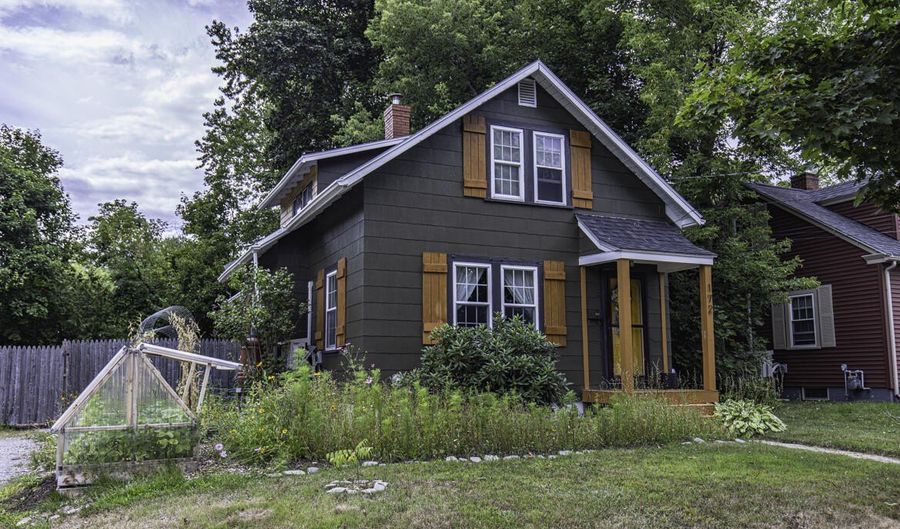 172 Fern St, Bangor, ME 04401 - 2 Beds, 1 Bath