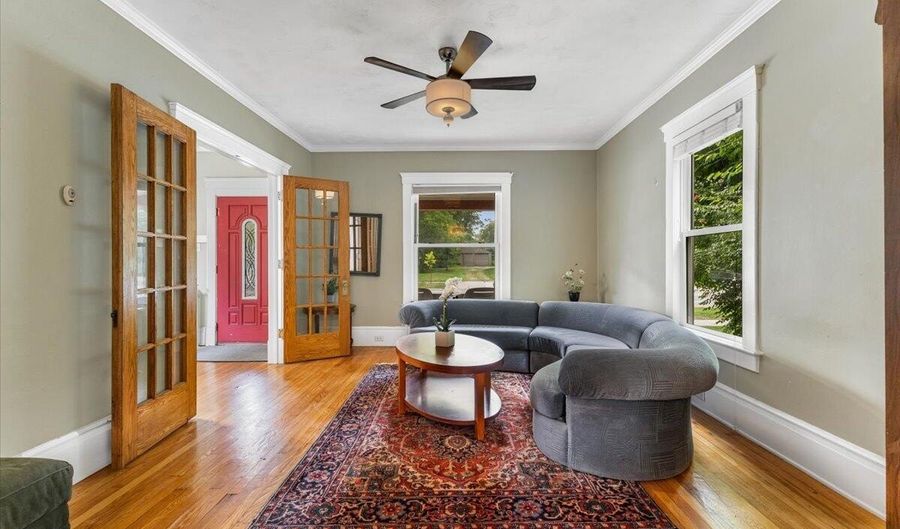 910 W Huron St, Ann Arbor, MI 48103 - 4 Beds, 3 Bath