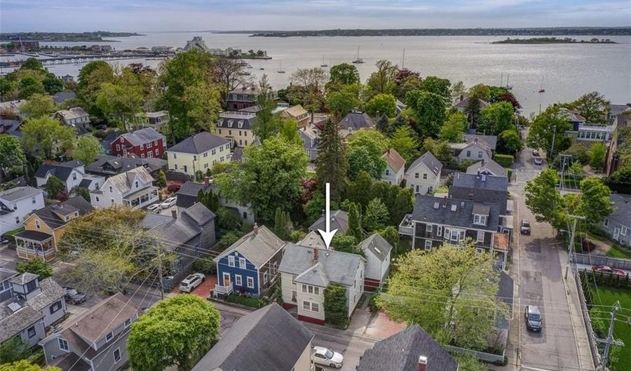 74 Third St, Newport, RI 02840 - 6 Beds, 4 Bath