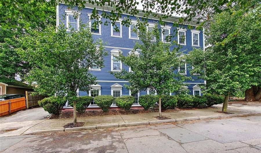 31 Commercial St B, Cranston, RI 02905 - 2 Beds, 1 Bath