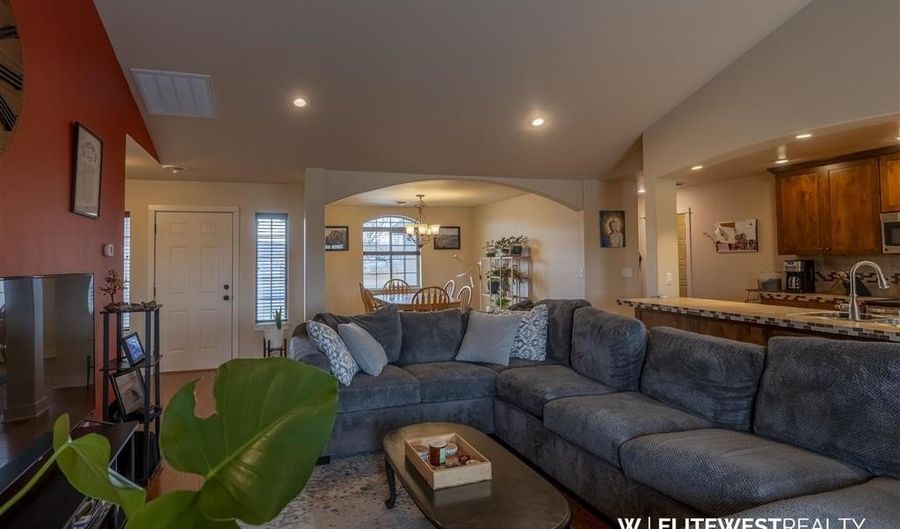 2953 E Ave, Cody, WY 82414 - 3 Beds, 2 Bath