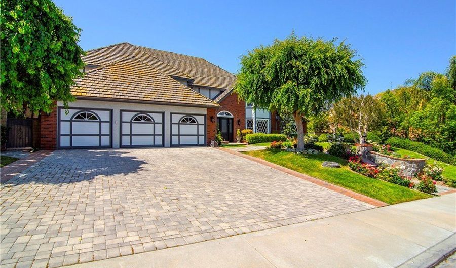 29360 Castlehill Dr, Agoura Hills, CA 91301 - 5 Beds, 5 Bath