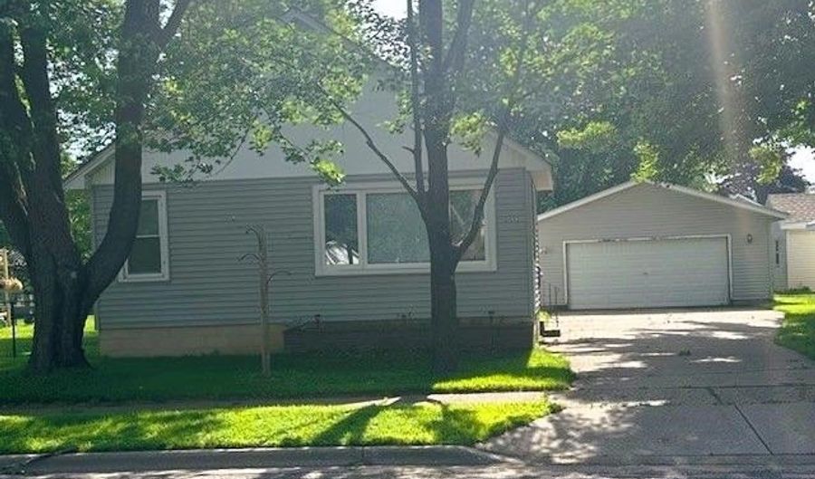 330 13TH St N, Wisconsin Rapids, WI 54494 - 2 Beds, 1 Bath