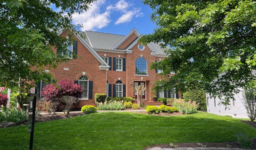 24176 SPRING MEADOW Cir, Aldie, VA 20105 - 4 Beds, 5 Bath