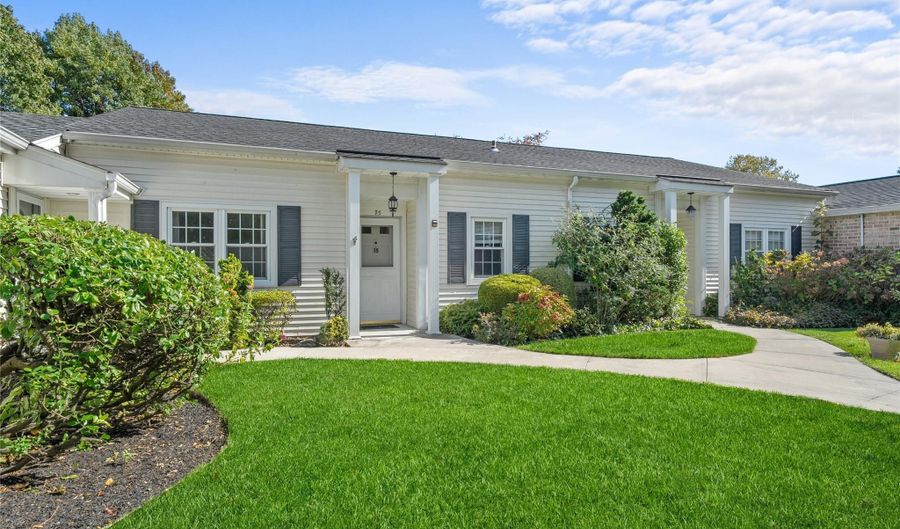 75 Harbor N, Amityville, NY 11701 - 2 Beds, 2 Bath