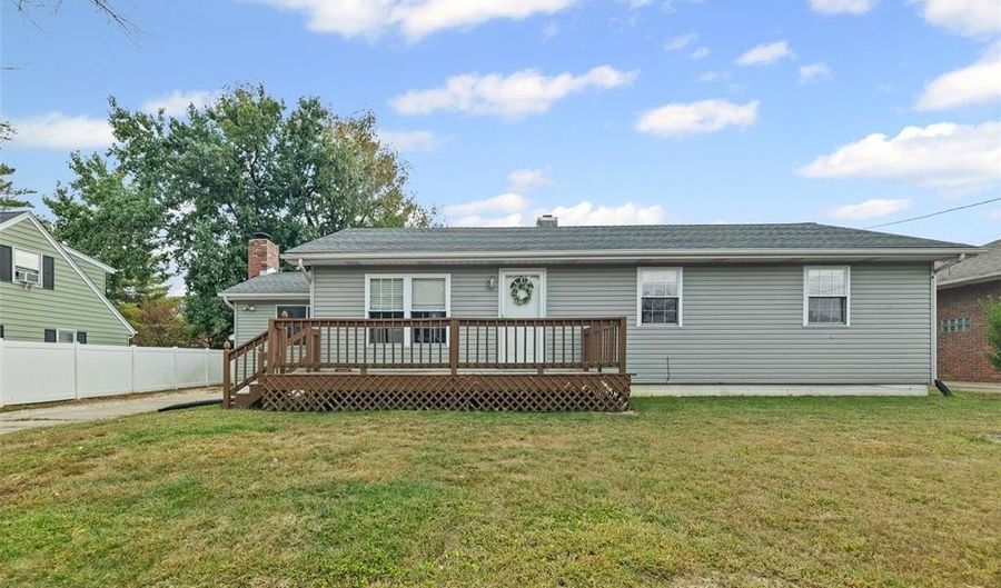 2405 Woodcrest Dr, Alton, IL 62002 - 3 Beds, 1 Bath