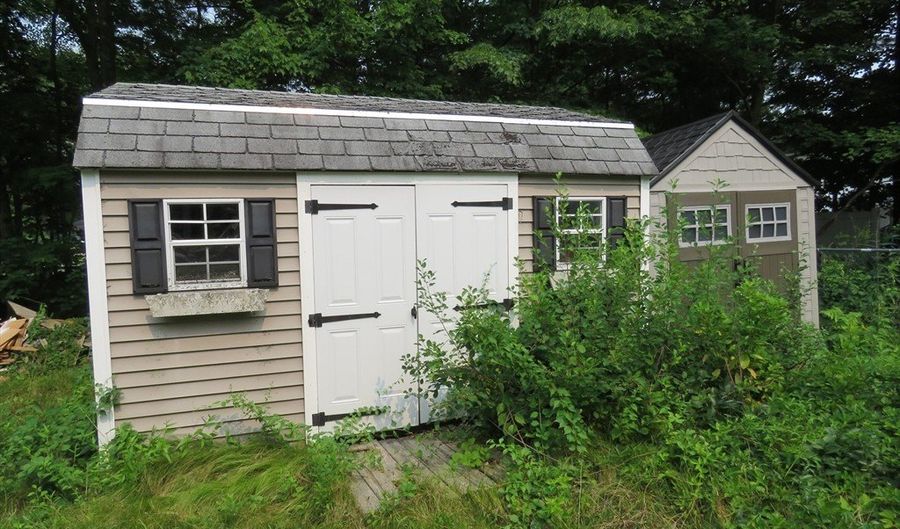 28 Savoy St, Billerica, MA 01862 - 3 Beds, 2 Bath