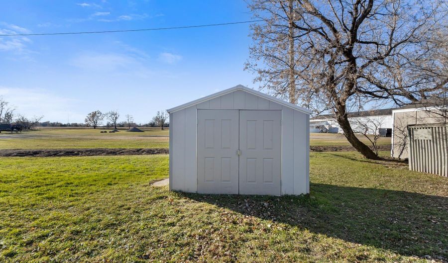 2325 Countryaire Estates Dr, Aberdeen, SD 57401 - 4 Beds, 2 Bath