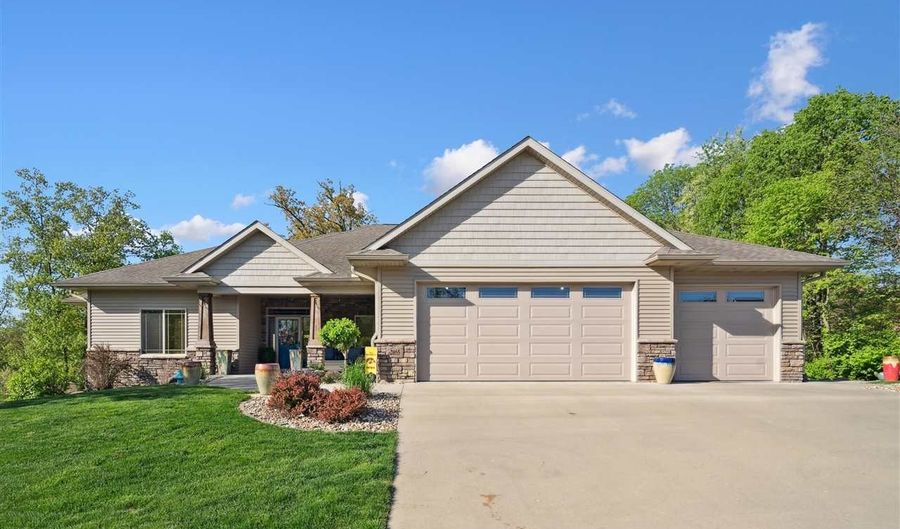 2055 Silver Maple Trl, North Liberty, IA 52317 - 6 Beds, 4 Bath