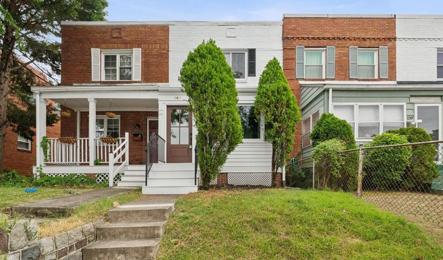 141 LYNHAVEN Dr, Alexandria, VA 22305 - 2 Beds, 2 Bath