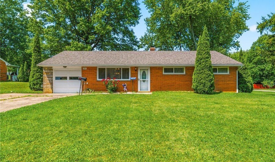 211 Laramie St, Alliance, OH 44601 - 3 Beds, 2 Bath