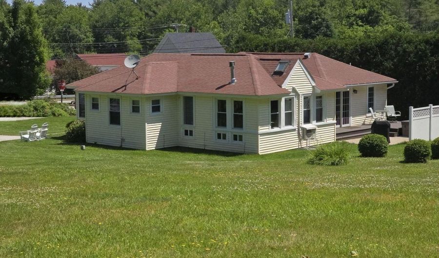 135 Hotel Rd, Auburn, ME 04210 - 3 Beds, 1 Bath