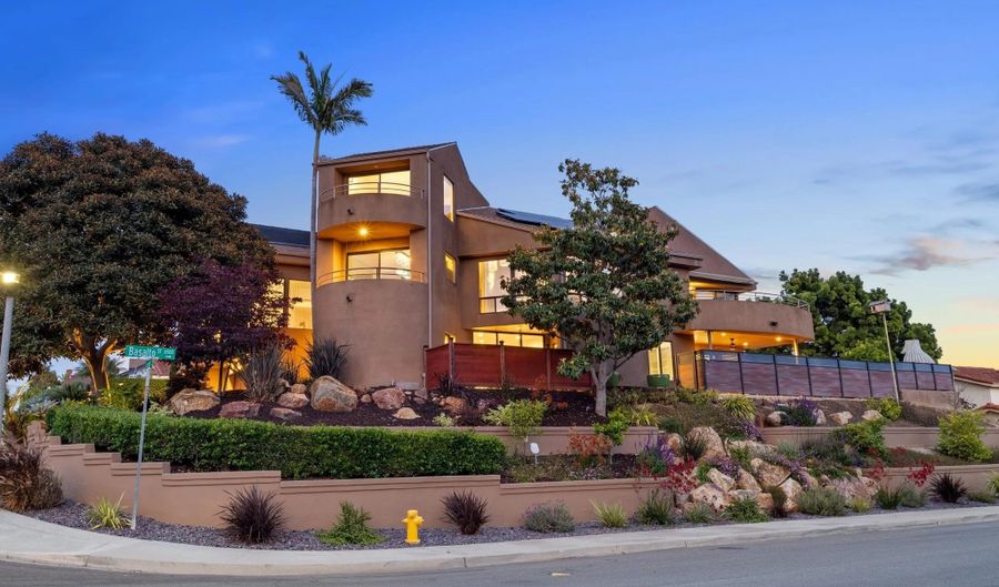 2709 Unicornio St, Carlsbad, CA 92009 - 5 Beds, 4 Bath
