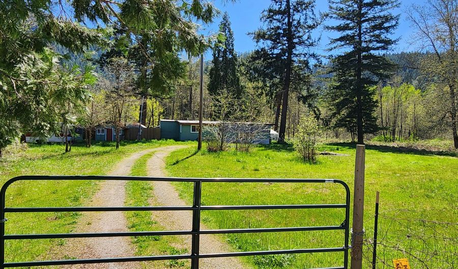 967 Placer Road Rd, Wolf Creek, OR 97497 - 2 Beds, 1 Bath