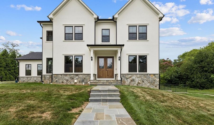 6101 BERKSHIRE Dr, Bethesda, MD 20814 - 2 Beds, 2 Bath