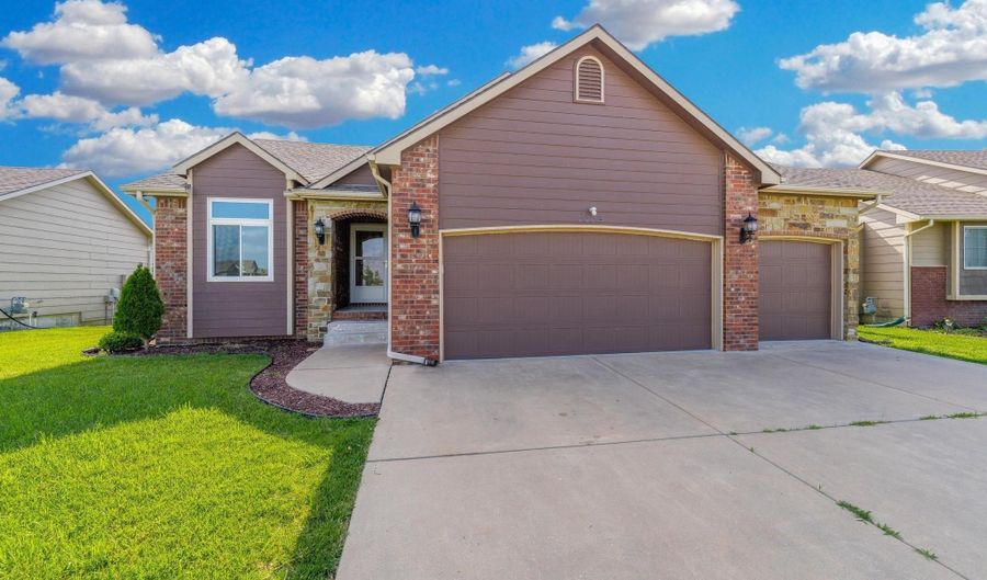 5334 N Rock Spring St, Bel Aire, KS 67226 - 4 Beds, 3 Bath