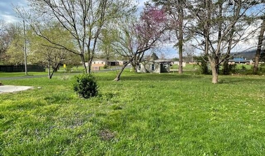 320 Catron Ave, Barbourville, KY 40906 - 3 Beds, 2 Bath
