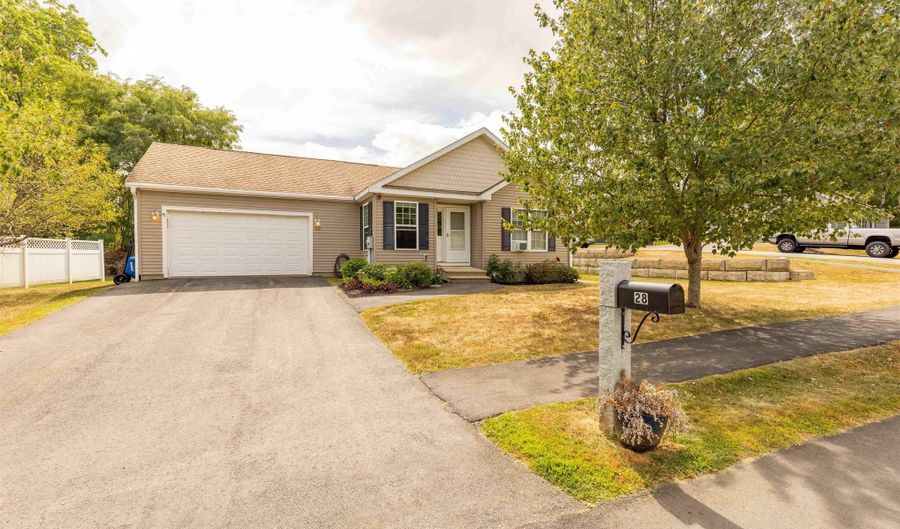 28 Palmetto Ln, Laconia, NH 03246 - 2 Beds, 2 Bath