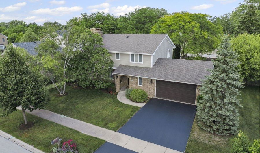 1923 N Carlyle Pl, Arlington Heights, IL 60004 - 4 Beds, 3 Bath