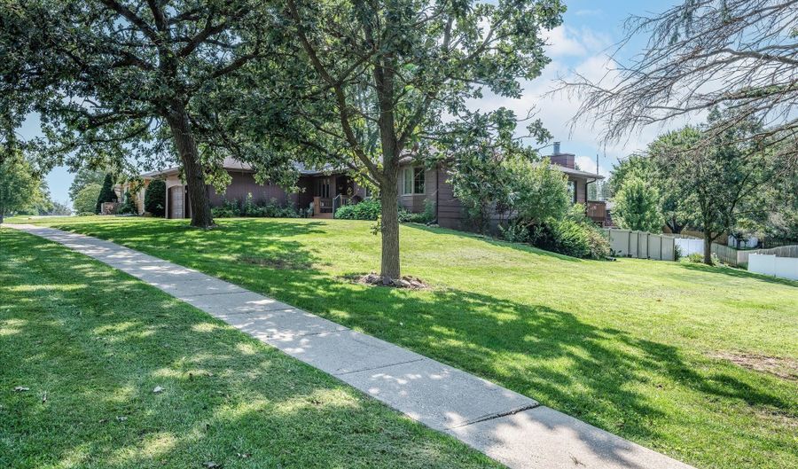 305 E 21st St, Atlantic, IA 50022 - 4 Beds, 3 Bath