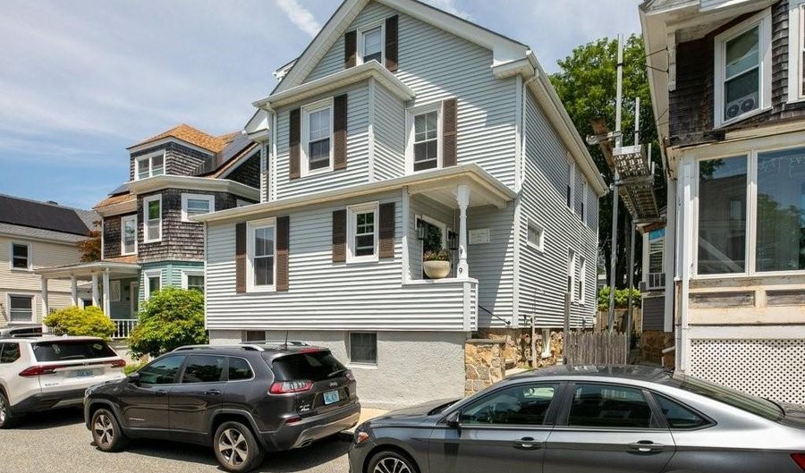 9 Dartmouth St, Newport, RI 02840 - 6 Beds, 3 Bath