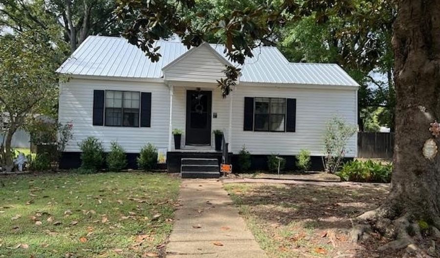 102 Johnson St, Batesville, MS 38606 - 2 Beds, 1 Bath