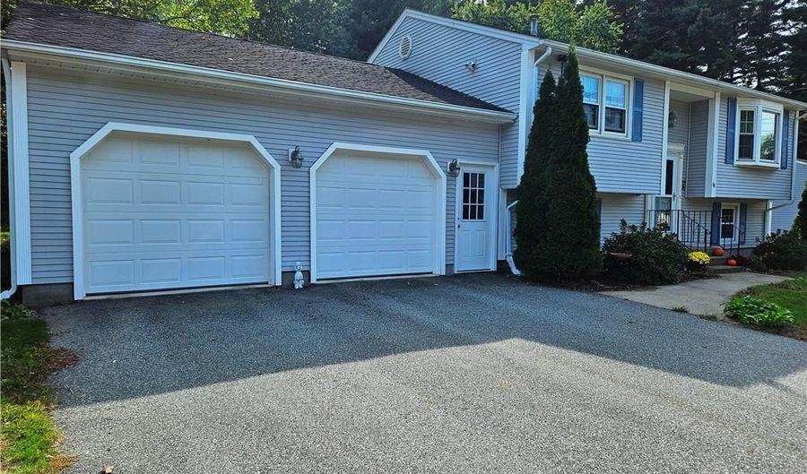 19 Black Walnut Dr, Coventry, RI 02816 - 3 Beds, 2 Bath