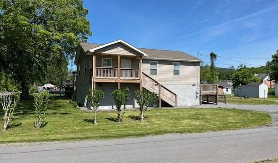 127 Calhoun St, Alderson, WV 24910 - 3 Beds, 2 Bath