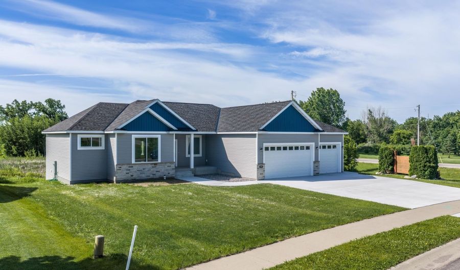 100 Schwinghammer Dr, Albany, MN 56307 - 4 Beds, 3 Bath