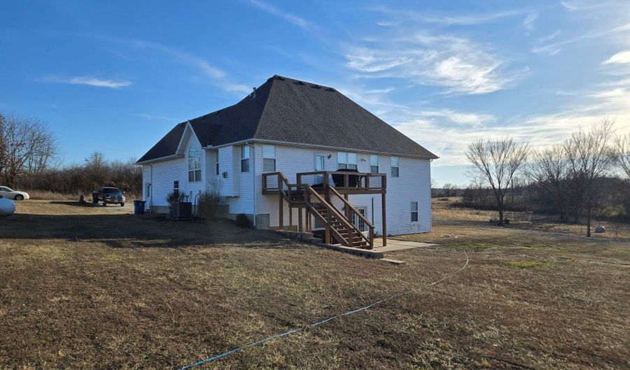 21306 Lawrence 2074, Ash Grove, MO 65604 - 5 Beds, 3 Bath