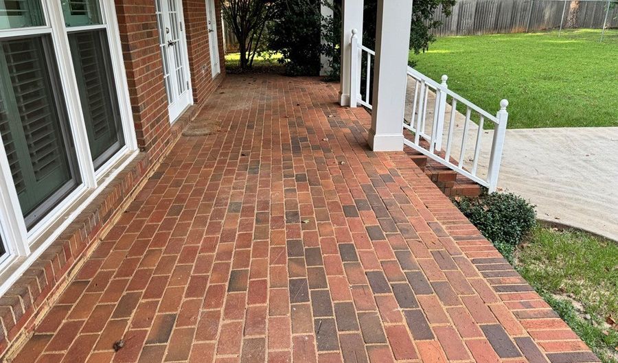 1512 Valencia Dr, Albany, GA 31701 - 4 Beds, 3 Bath