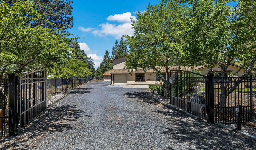 19572 Apache Rd, Bend, OR 97702 - 3 Beds, 2 Bath
