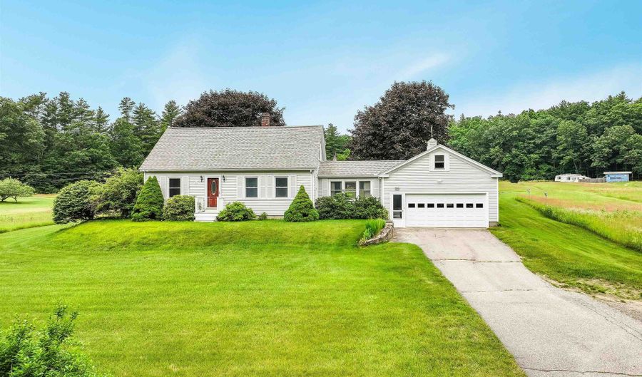 495 Middle Rd, Brentwood, NH 03833 - 4 Beds, 2 Bath